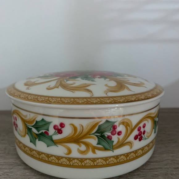 Mikasa holiday orchard lidded box candy dish - Picture 2 of 7